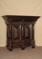 Barockstilschrank, Niederlande, nach dem Vorbild von 1680/1710, Korpus Eiche massiv, sogenannter Kissenschrank, abgeschrÄgte Ecken, freistehende ...