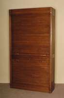 Aktenschrank, deutsch, um 1910, Korpus Weichholz, Eichefurnier, z.T. massiv, Rollo nach unten oder oben zu Öffnen, Ablagebretter fÜr einzelne ...