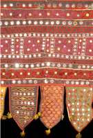 TÜr Eingangs Schmuck, Indien, um 1920, Seide auf Baumwolle, ca. 110 x 54 cm, SchÄtzwert: 980.- EURO, EHZ: 3