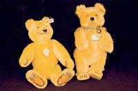 Steiff-Teddy, Replika, Teddy-Baby, 1992-96, nach Vorbild von 1930, blonder Mohair, mit Lederhalsband und GlÖckchen, Stimme defekt, H. ca. 29 cm, ...