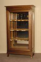 Vitrine, deutsch, um 1910, Empirestil, Korpus Eiche, z.T. Weichholz, Mahagonifurnier, leicht gebogene Viereckbeine, Front und Seite verglast, ...