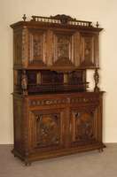 Aufsatzbuffet, Frankreich/Bretagne, um 1870, Eiche massiv, RÜckwand Weichholz, auf KugelfÜßen, 2 TÜren und 2 Schubladen, kassettierte ...
