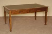 Schreibtisch, England, um 1910, Eiche massiv, konische Beine, schuhfÖrmig abgesetzt, unter der Arbeitsplatte 2 Schubladen mit original ...