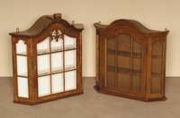 HÄngevitrine, Niederlande, um 1960, Eichefurnier, dreiseitig versprosst, verglast, zwei FachbÖden, Barockstil, Gebrauchsspuren, ca. 67x67x17 cm, ...