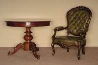 Runder Tisch, Holland, um 1860, Willhelm III, Platte und Fuß Mahagoni massiv, Zarge furniert, balusterfÖrmiger Fuß, 3-fach ausladend, mit ...