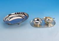 Zuckerdose und Sahnegießer auf Tablett, 835er Silber, Meister J. Rickert/MÜnchen, 30er Jahre, Einzelanfertigung, schwere Qual., total ca. 310 g