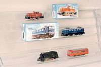 Konvolut Schienenbus und Dampflok, MÄrklin, 70er u. 90er Jahre, Nr. 3016 und 3032.1, beide intakt, 3016 im orig. Karton, bespielt