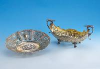 Anbietschale in Gondelform, 800er Silber, Italien, ca. 390 g, innenvergoldet, reiche floral verziert, auf 4 FÜßen stehend, ca. 15 x 28 x 12 cm, ...