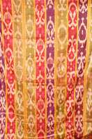 Seiden Ikat, Uzbekistan, um 1900, Seide, ca. 210 x 162 cm, Schätzwert: 1200.- EURO, EHZ: 4, zusammengesetzt, antik, selten und Sam melwürdig.