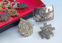 Sammlung Abzeichen des britischen Empire, von 1880-1940, 92 Zeichen, Metall teilverg., versilbert, vielfach JubilÄum bzw. Ereignis, mit ...