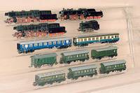 Großes Konvolut MÄrklin, Spur HO, 40er-70er Jahre, bestehend aus: 4 Dampfloks, 2 x DA 800, Nr. 3098 und 3000, Loks intakt, Personenwagen Nr. ...