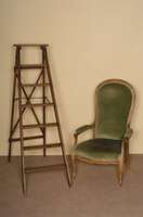 Voltairesessel, deutsch/Frankreich, um 1860/70 , Korpus Buche massiv, muß neu verleimt werden, OberflÄchenbehandlung notwendig, Nagelverzierung, ...