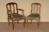 9 StÜhle und 2 ArmlehnstÜhle, deutsch, um 1900/10, Eiche massiv, allseitig geschweift, gerieft, Akanthusblattverzierung, blauer Mohairbezug, ...
