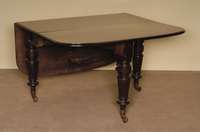Oblongtable, England, um 1890/1900, Hartholz/Eiche, auf Mahagoni gebeizt, hervorragende Verarbeitung, eklektizistischer Stil, auf Holzrollen (!!), ...