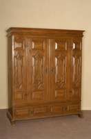 Dielenschrank, deutsch/rheinisch, um 1770/80, 2-schÜbig, Front auf Rahmen gearbeitet, ausgewÄhltes Kiefer- bzw. Zierbelkieferholz, ...
