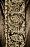 Stickerei mit Glasperlen, Indien, um 1950, ca. 183 x 37 cm, SchÄtzwert: 450.- EURO, EHZ: