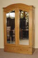 Kleiderschrank, deutsch, um 1900, Eiche massiv, 2-tÜriges MÖbel mit facettiertem Spiegelglas, geschwungenes Kopfteil mit profilierter ...