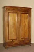 Kleiderschrank, deutsch, um 1900, Einfluß des Historismus, Nußbaum und Eiche massiv, Nußbaumfurnier, zweitÜriges MÖbel mit gerahmten Inlets, ...