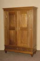 Biedermeierschrank, deutsch/Hessen, um 1830, Eiche massiv, typische Biedermeier-Rauten in den TÜrfÜllungen, versehen mit feinen Ziselierungen ...