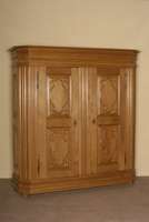 Barockschrank, deutsch/Pfalz, um 1760/70, Korpus Eiche massiv, mehrfach aufwendig geschweift und getreppt, BeschlÄge, SchlÖsser und SchlÜssel ...