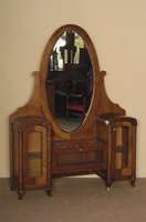 Frisierspiegel mit Vitrinenteilen, deutsch, um 1908/10, Korpus Weichholz, Eiche massiv, Eichefurnier, Zierteile Perlleiste bzw. BlÜten -, BlÄtter- ...