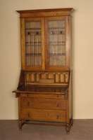 AufsatzklappsekretÄr, England, um 1910/15, Korpus Weichholz, Eiche massiv, Oberteil verglast, z.T. mit bunten Bleiverglasungen, 3-schÜbig, ...