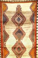 Weißgrundiger Gabbeh Alt, Persien, ca. 60 Jahre, Wolle auf Wolle, ca. 208 x 127 cm, 1chÄtzwert: 990.- EURO, EHZ: 3, Naturfarben.