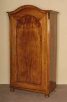 Schrank, um 1880/90, Kirschholz massiv, eintÜrig, ehemals Verwendung als WÄsche- u. Kleiderschrank, Alters- u. Gebrauchsspuren, ohne SchlÜssel, ...