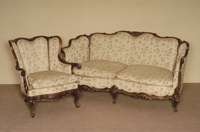 Barockstilgarnitur, deutsch, um 1910/15, bestehend aus 3-sitzer Sofa und 3 Sessel, Gestell Nußbaum massiv, Zarge in sich 8-fach geschwungen, ...