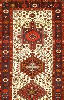 Heriz Alt, Persien, ca. 40 Jahre, Wolle auf Baumwolle, ca. 328 x 88 cm, Schätzwert: 980.- EURO, EHZ: 2-3