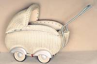 Kinderwagen, 50er/60er Jahre, Korbgeflecht, weiß staffiert, l. Gebr.-Spuren, H. ca. 65 cm