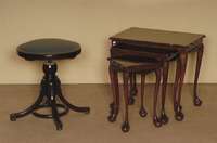 Thonet-Kavierhocker, Österreich, um 1900, Bugholz, 4 Ausleger mit Ring verbunden, sehr stabil, Spindel intakt, Bezug und Polster neu, ca. ...