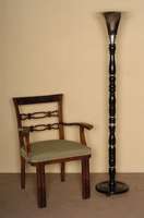 Stuhlsessel, deutsch, um 1928/30, im sogenannten Hallerstil, Korpus Nußbaum massiv, kaukasisch Nußbaumfurnier, sogenanntes deutsches ArtDeco, ...
