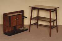 Beistelltisch, Frankreich/wohl Nancy, um 1900/05, Korpus Zierbelkiefer, auf Palisander gebeizt, Platte Wurzelnußfurnier, mit Einlegearbeiten in ...