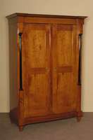 SpÄtbiedermeierschrank, nach dem Vorbild von Wien um 1830, Kirschbaum massiv, unter Verwendung Älterer Teile, Front auf Rahmen gearbeitet, ...