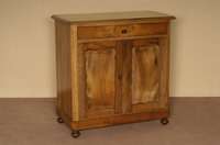 SpÄtbiedermeierschrÄnkchen, sÜddeutsch/Pfalz, um 1835/40, Korpus Weichholz, Nußbaum massiv, Nußbaumfurnier, sogenannte BrezelfÜllung, ...