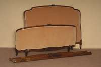 Doppelbett, Frankreich, um 1900/10, Barockstil, Rahmen Buche massiv, gerieft, Rosenverzierung, stehender Mohairbezug, PlÜschcharakter, neu ...