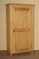 WÄscheschrank, deutsch, um 1900, Weichholz massiv, eintÜriger Korpus Über hohem Sockelgeschoß, auf gedrÜckten RundfÜßen, gestufte ...