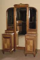 Frisierkommode, Frankreich, um 1870, Nußbaum massiv, Nußbaumfurnier, MÖbel besteht aus einem großen facettierten Spiegelglas, zwei klappbaren ...