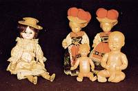 Sogenannte Docke-Puppe, deutsch, um 1840/50, Gliederpuppe, komplett aus Holz, Steifgelenke, Arme und Beine im oberen Abschnitt halbkugelig , einges. ...