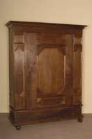 Brotschrank, deutsch, um 1780, Eiche massiv, auf Kufen, diese wohl spÄter, Lisenen mit Leistenverzierung, 1-tÜrig, FÜllungen verkrÖpft, ...