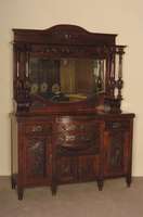 Prunkaufsatzschrank, England, um 1900, Mahagoni massiv, Jugendstil, Unterteil mit gedrechselten FÜßen, 4 TÜren mit kassettierten FÜllungen mit ...