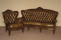 Sitzgarnitur, deutsch, um 1960, bestehend aus Sofa und 2 Sessel, Louis-Philippe-Stil, Korpus Nußbaum massiv, gebogene Beine und RÜckenlehne mit ...