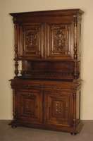 Aufsatzbuffet, Frankreich, um 1870, Korpus Weichholz/Hartholz, Nußbaum massiv, aufgesetzte Schnitzereien aus dem Vollholz, freistehende ...