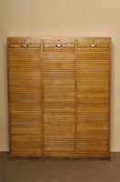 Rollschrank, Frankreich, um 1920, drei abschließbare Rollselektionen mit einer Vielzahl von EinlegebÖden, in dieser Form selten, wohnfertiger ...