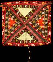 Korantasche, Usbekistan, 19. Jahrhundert antik, Kattun Grundgewebe mit reicher Seidenst ickerei, ca. 21 x 21 cm, Ehz: 2 (Altersbedingt guter ...