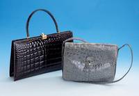 Handtasche aus Alligator, braun, TragebÜgel, Innentaschen, ca. 36.5 x 6 x 21 cm, l. Gebr.-Sp., Clipverschluß, bitte beach- ten Sie die ...