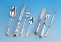 Fischbesteck fÜr 12 Personen, versilbert, England vor 1886, bestehend aus 12 Fischmesser und 12 Fischgabeln, dazu passend 6 Hummerga- beln, im ...