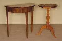 Konsolentisch im Biedermeierstil, Nußbaum massiv, poliert, nach altem Vorbild von 1820/30, gute Verarbeitung, unter Verwendung alter Teile, ...