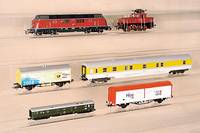 Konvolut 4 Postwagen, Piko und Roco, hrsg. von der Deutschen Post AG, Piko Nr. 72027, zur Fußball-EM 2004, Roco Nr. 010021, zur Erweiterung der EU ...